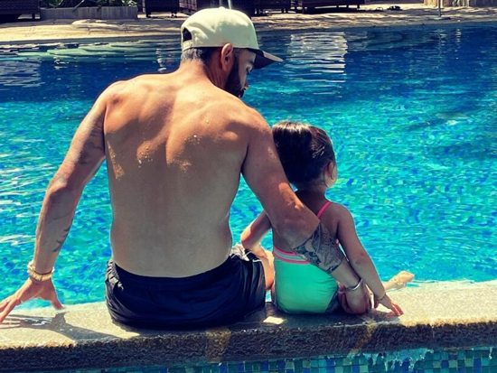 Virat n Vamika Enjoying Their Pool Day Together